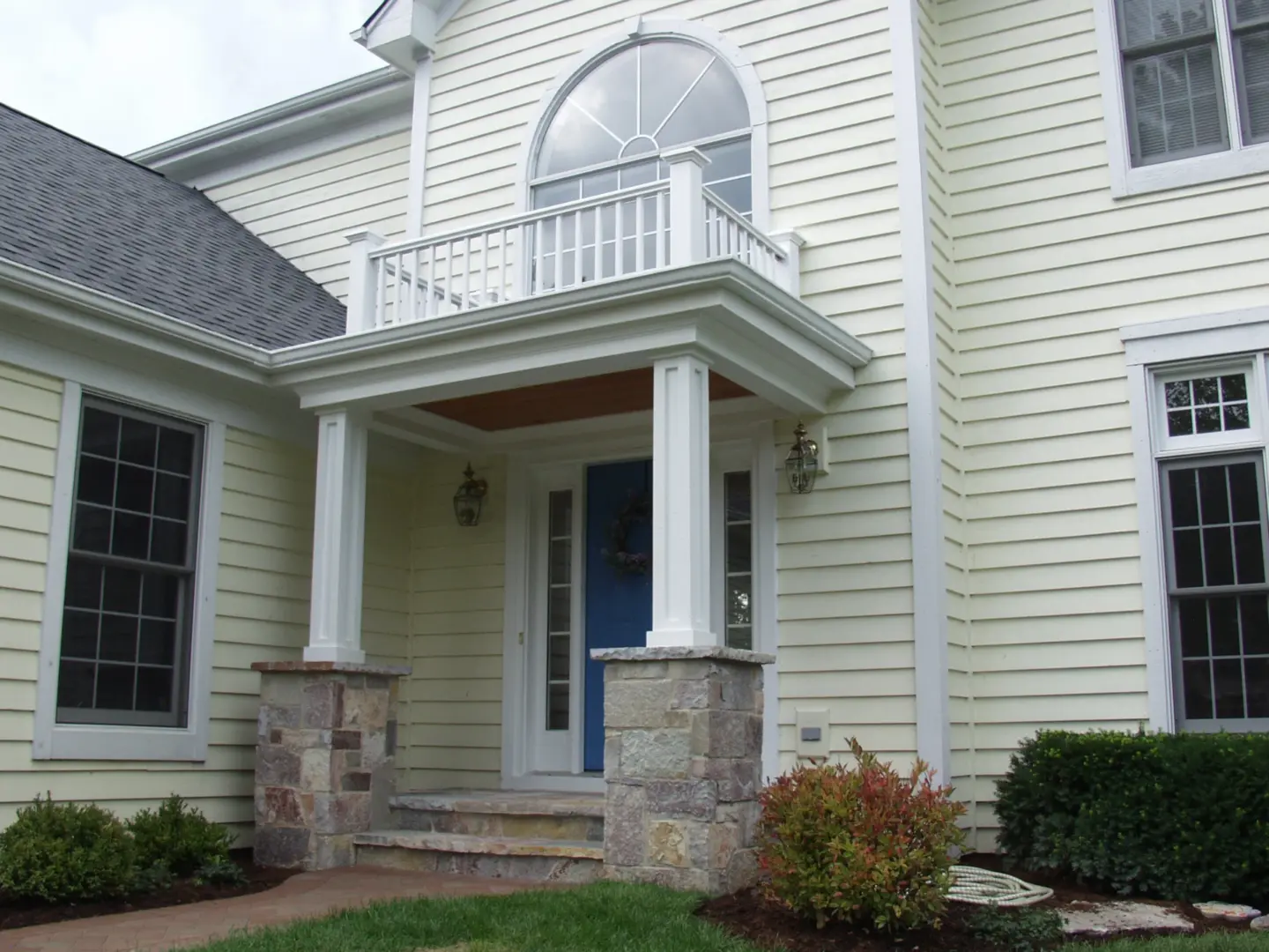 Portico Installation in Schaumburg, IL | Woodridge Deck & Gazebo Co.